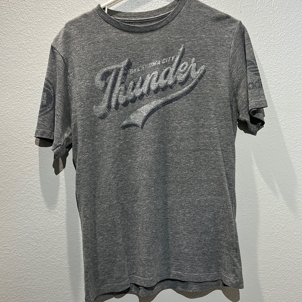 Men’s Adidas Oklahoma City Thunder Gray Short Sleeve T shirt Size Small